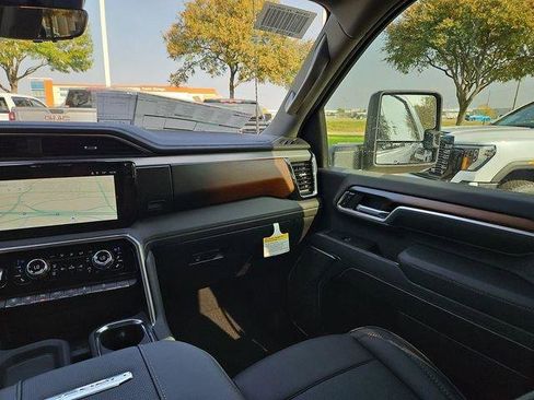 New 2026 GMC Sierra 2500 Denali w/ Denali Reserve Package AWD/4WD image 11