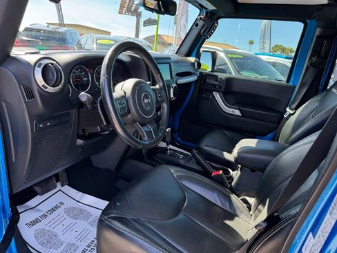 Used 2016 Jeep Wrangler Unlimited Rubicon w/ Connectivity Group AWD/4WD image 16