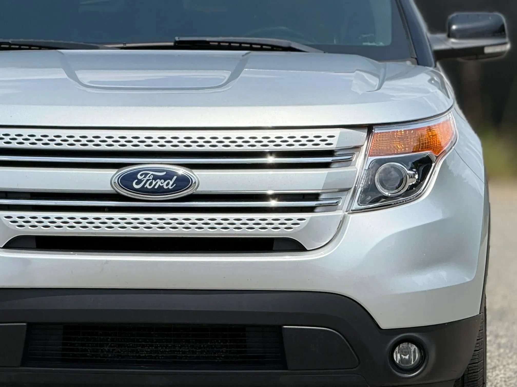 Used 2015 Ford Explorer XLT w/ Equipment Group 201A AWD/4WD image 12