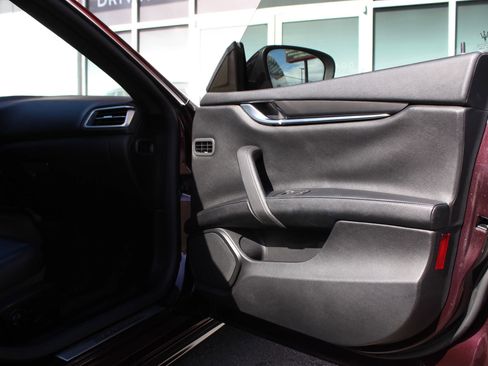 Used 2017 Maserati Ghibli RWD image 21