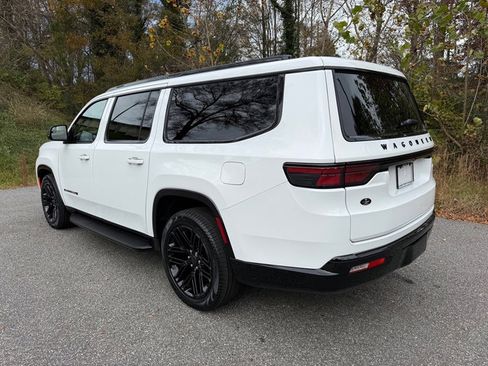 New 2025 Jeep Wagoneer L Series II w/ Premium Group I image 9