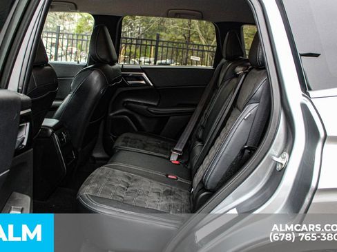 Used 2024 Mitsubishi Outlander SE image 15