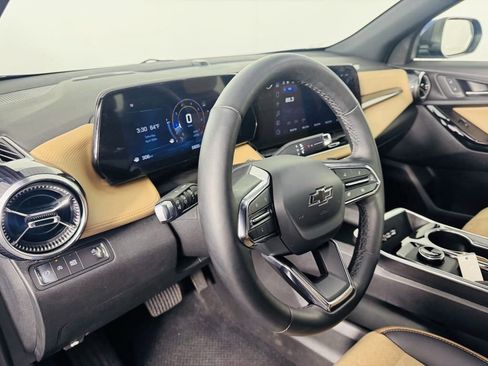 Used 2025 Chevrolet Equinox ACTIV w/ Safety and Technology Package image 8