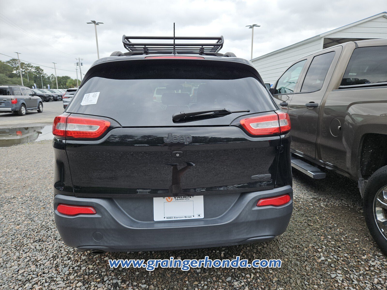 Used 2018 Jeep Cherokee Latitude Plus w/ Comfort/Convenience Group FWD image 8