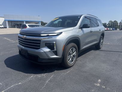 Used 2025 Chevrolet Traverse LT