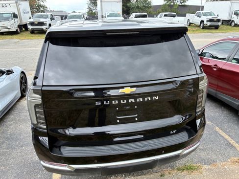 Used 2025 Chevrolet Suburban LT w/ Comfort Package RWD image 7