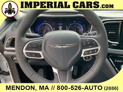 New 2026 Chrysler Pacifica Select image 21