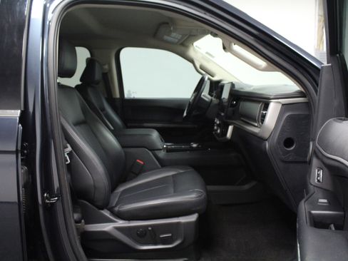 Used 2023 Ford Expedition XLT image 16
