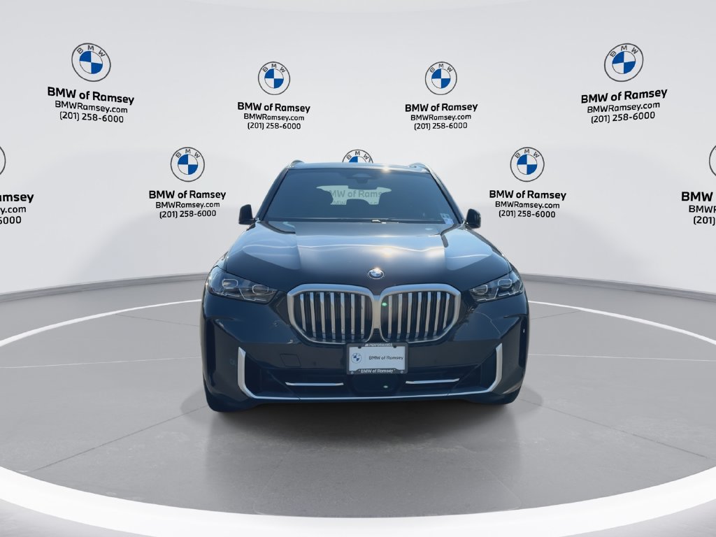 Used 2024 BMW X5 xDrive40i w/ Premium Package AWD/4WD image 3