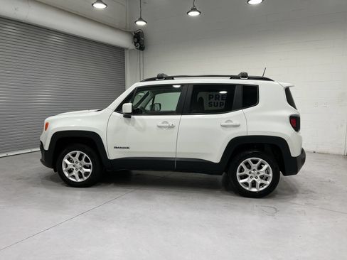 Used 2018 Jeep Renegade Latitude AWD/4WD image 5