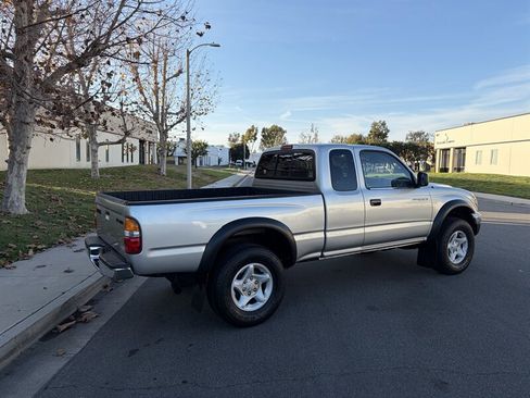 Used 2001 Toyota Tacoma PreRunner image 4