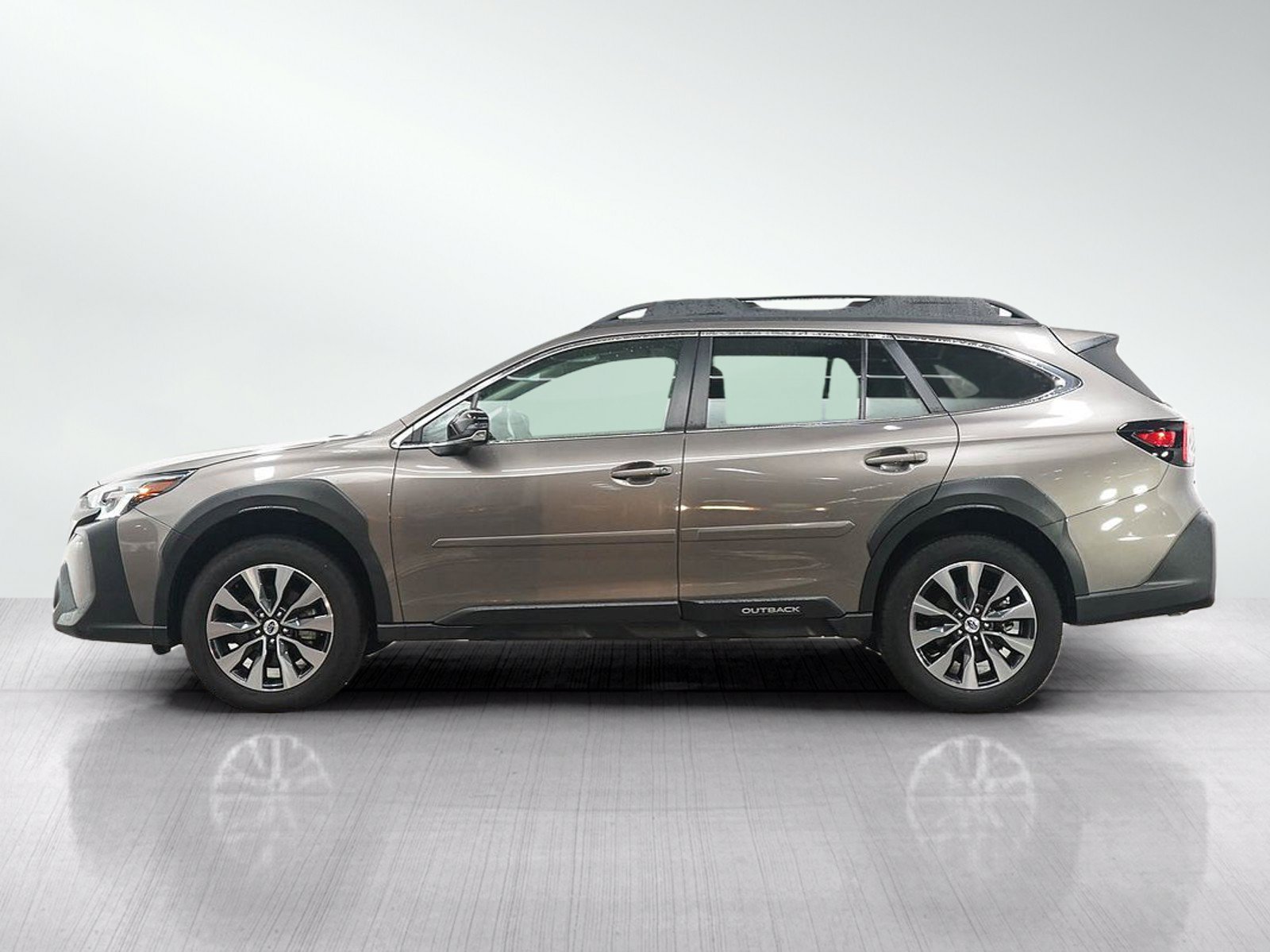 Used 2024 Subaru Outback Limited AWD/4WD image 2