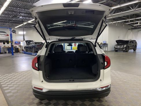 Used 2022 GMC Terrain SLT image 8