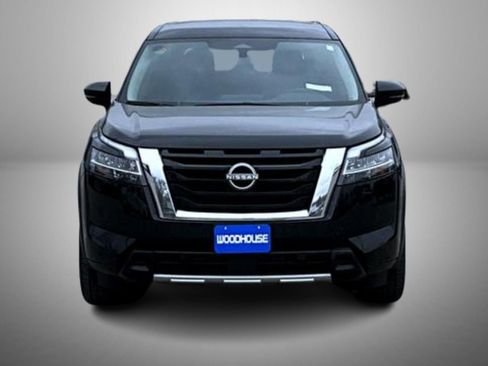 Used 2024 Nissan Pathfinder SL image 2