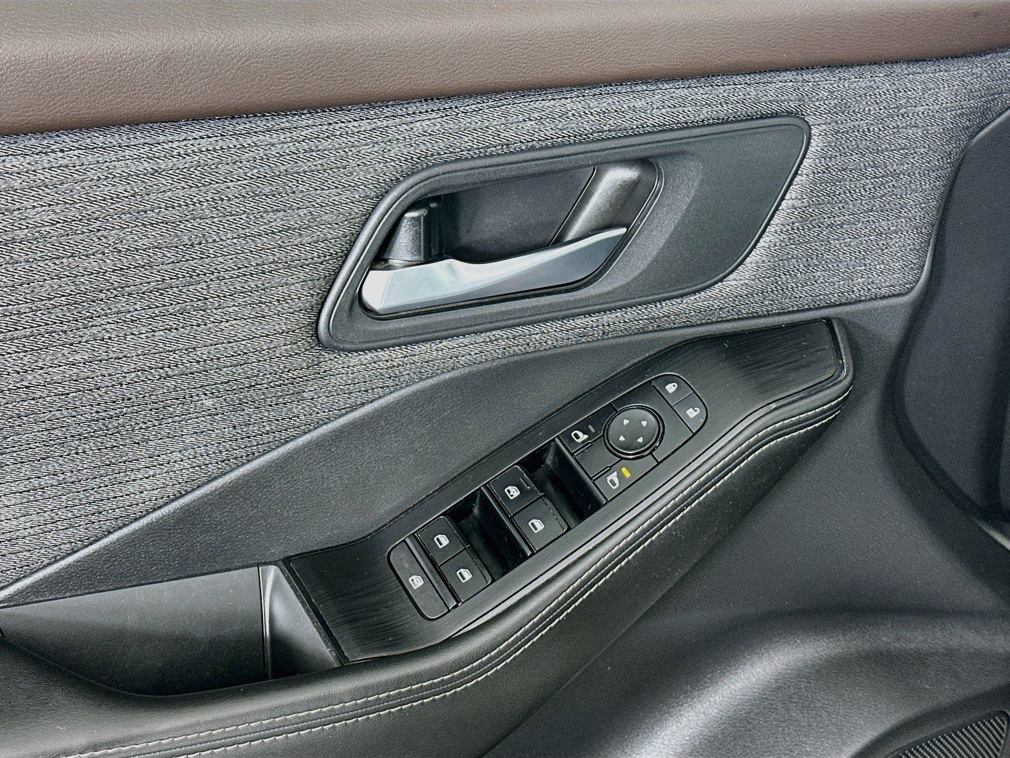 Used 2021 Nissan Rogue SV FWD image 15
