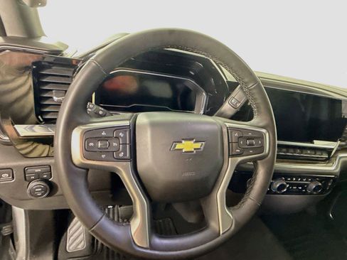 Used 2024 Chevrolet Silverado 1500 LT AWD/4WD image 5