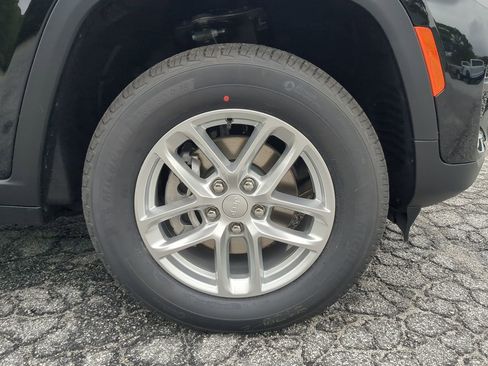 New 2025 Jeep Grand Cherokee Laredo X w/ Luxury Tech Group I image 9