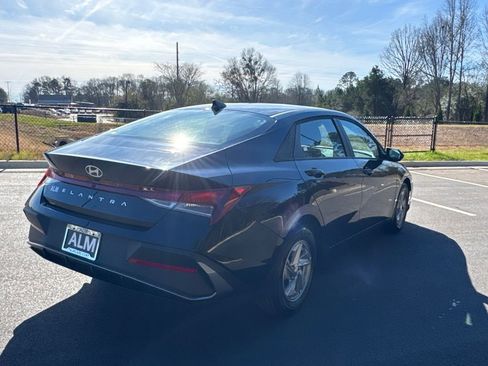 New 2026 Hyundai Elantra SE image 5