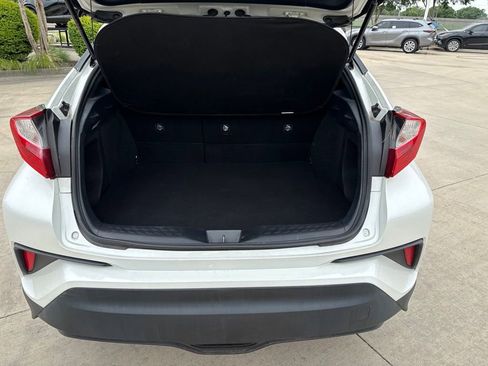 Used 2021 Toyota C-HR LE FWD image 11