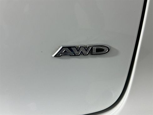 Used 2024 Chrysler Pacifica Touring-L image 27