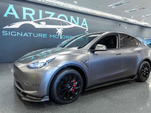 Used 2023 Tesla Model Y Long Range AWD/4WD image 1