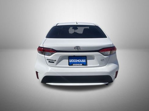 Used 2020 Toyota Corolla LE FWD image 3