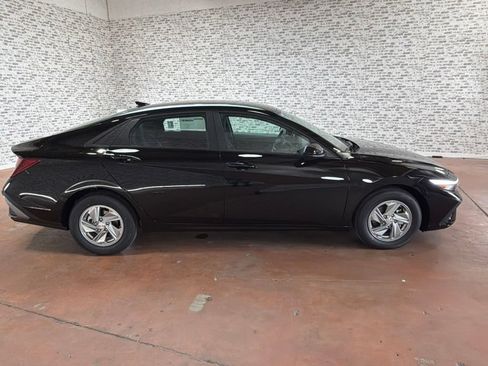 New 2026 Hyundai Elantra SE FWD image 8