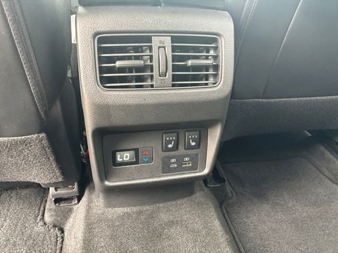 Used 2022 Nissan Rogue Platinum w/ Head-Up Display Package AWD/4WD image 17