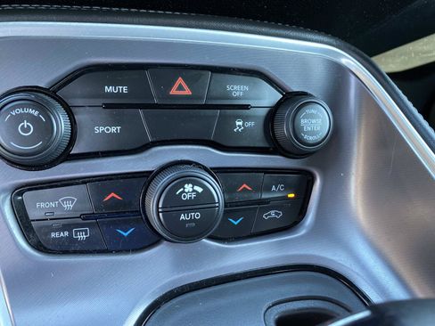 Used 2019 Dodge Challenger SXT RWD image 12