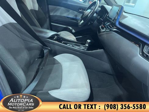 Used 2019 Toyota C-HR XLE FWD image 11