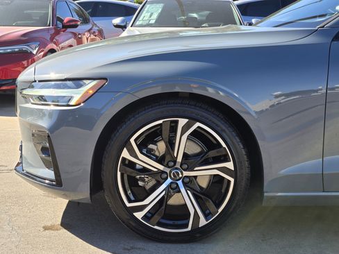 Used 2024 Volvo S60 B5 Core image 10