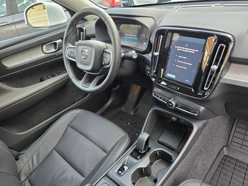 Certified 2025 Volvo XC40 B5 Core w/ Protection Package Premier AWD/4WD image 9