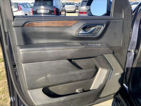 Used 2023 Chevrolet Suburban Premier AWD/4WD image 19