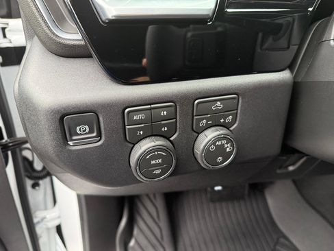 Used 2026 Chevrolet Silverado 1500 LT AWD/4WD image 16