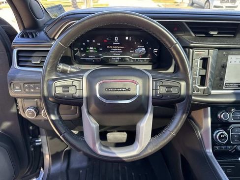 Used 2022 GMC Yukon XL Denali image 23