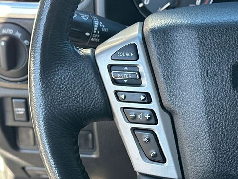 Used 2021 Nissan Titan SV w/ SV Convenience Package image 24