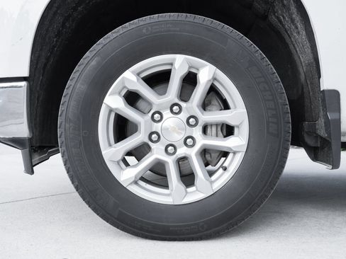 Used 2023 Chevrolet Silverado 1500 LT AWD/4WD image 15