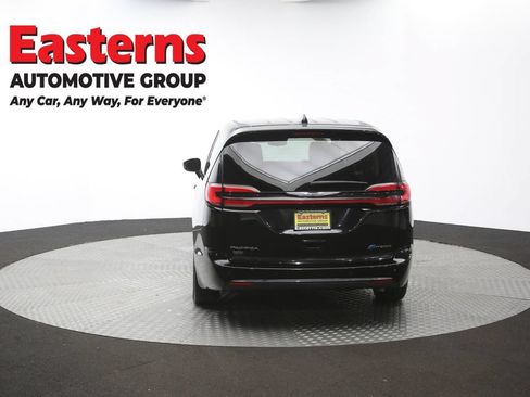 Used 2024 Chrysler Pacifica Limited FWD image 37