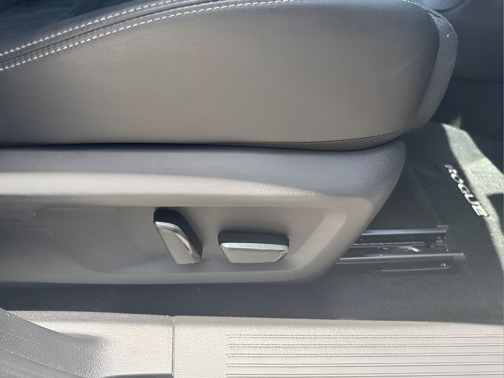Used 2024 Nissan Rogue Platinum FWD image 40