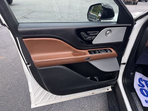 Used 2023 Lincoln Aviator Reserve w/ Equipment Group 201A AWD/4WD image 9