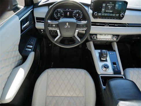 Used 2023 Mitsubishi Outlander SEL image 10