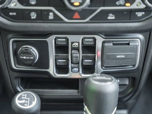 New 2025 Jeep Gladiator Sport image 25