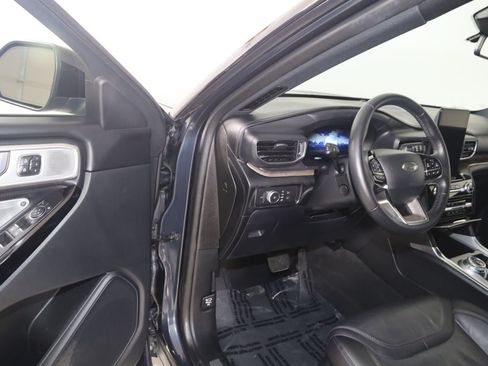 Used 2022 Ford Explorer Platinum w/ Equipment Group 601A AWD/4WD image 52