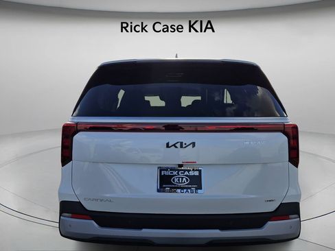 New 2026 Kia Carnival LXS FWD image 4