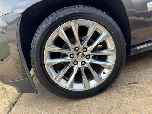 Used 2017 Cadillac Escalade Premium Luxury AWD/4WD image 18