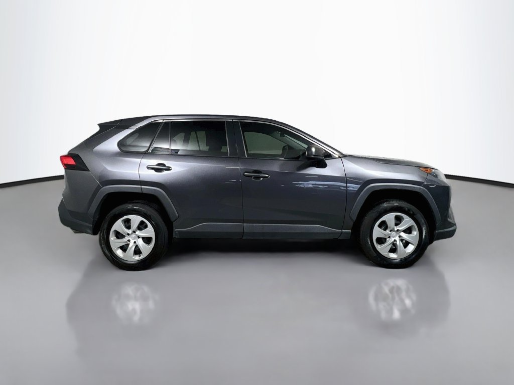 Used 2022 Toyota RAV4 LE FWD image 2