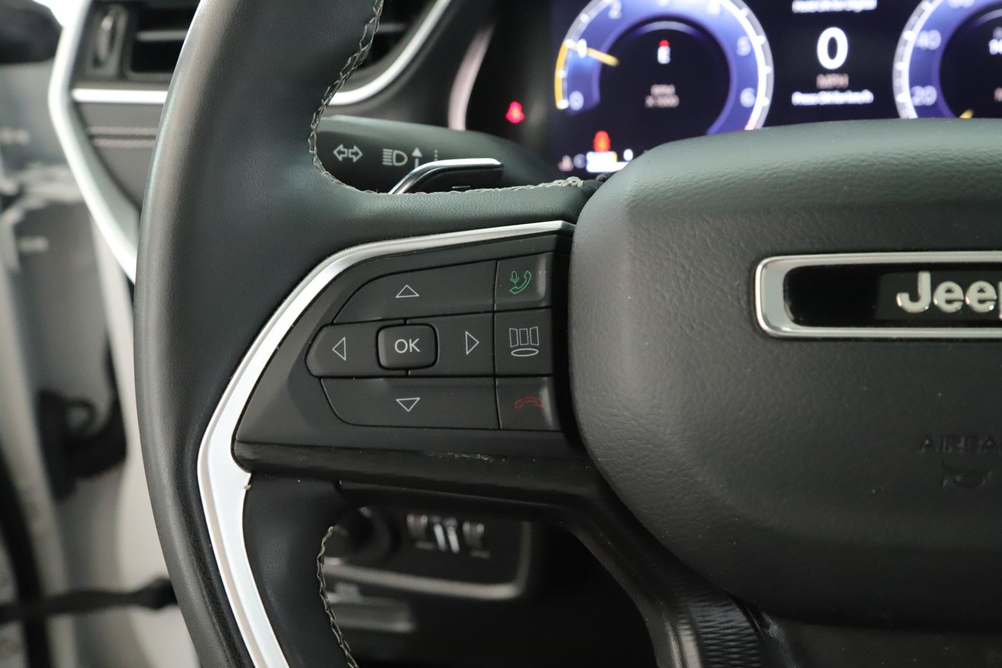 Used 2023 Jeep Grand Cherokee Altitude AWD/4WD image 11