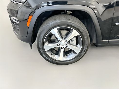 Used 2024 Jeep Grand Cherokee Limited 4xe AWD/4WD image 11