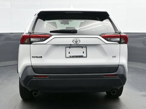 Used 2022 Toyota RAV4 LE FWD image 7