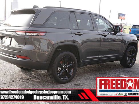 Certified 2025 Jeep Grand Cherokee Limited w/ Black Appearance Package RWD image 5